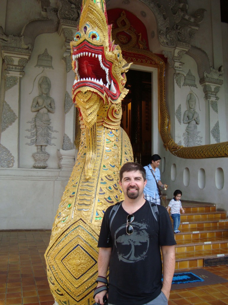 In front of a newer temple in the Wat Chedi Luang complex