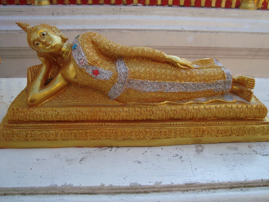 One of the many very  sparkly Buddha images at Soi Duthep